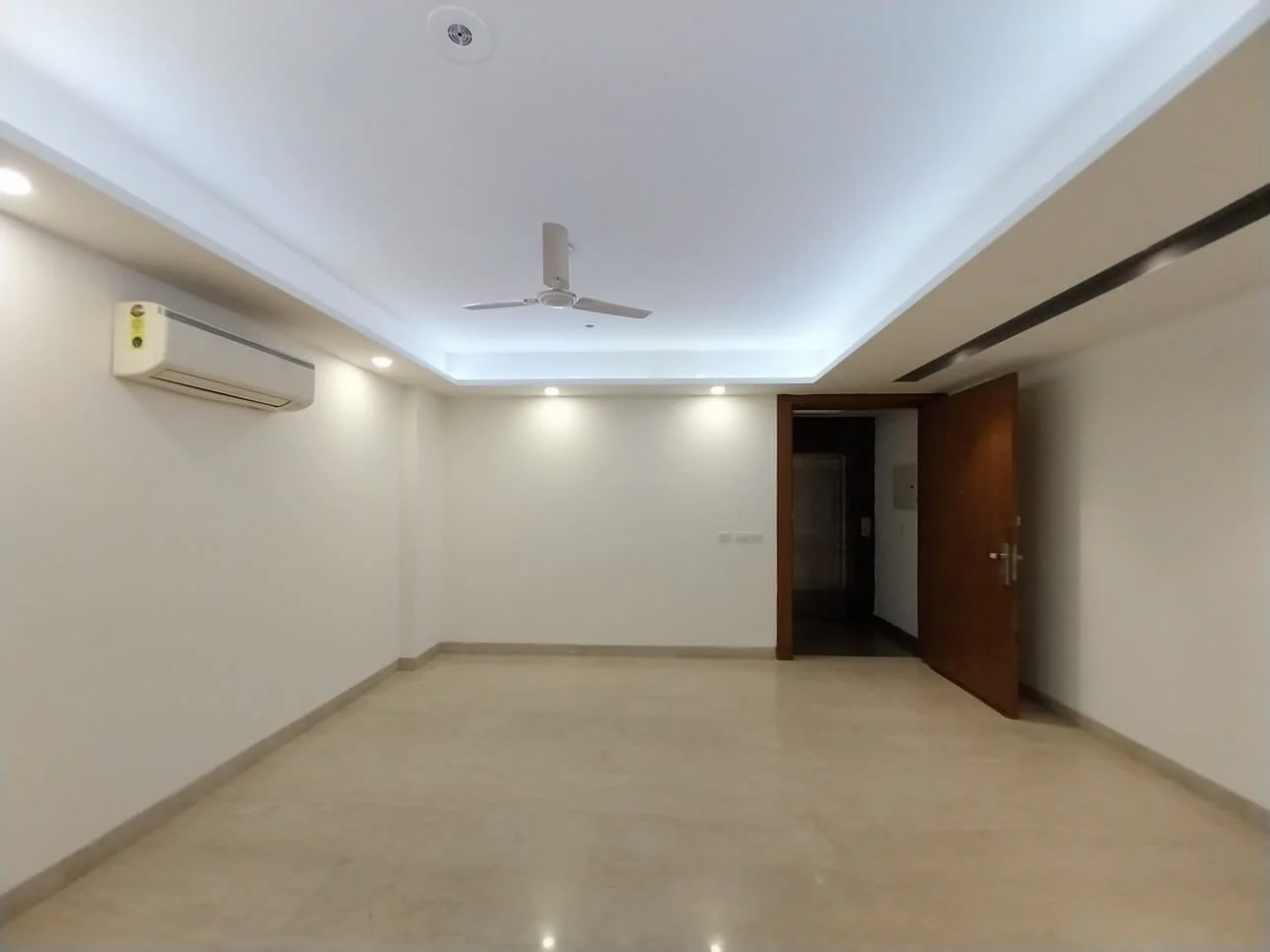 Luxurious 4 BHK Flat in Sushant Lok-2, Gurgaon – Prime Rent Deal (Image 3)