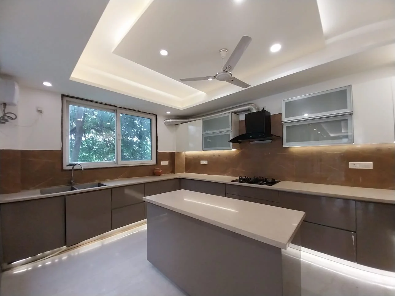 Luxurious 4 BHK Flat in Sushant Lok-2, Gurgaon – Prime Rent Deal (Image 4)
