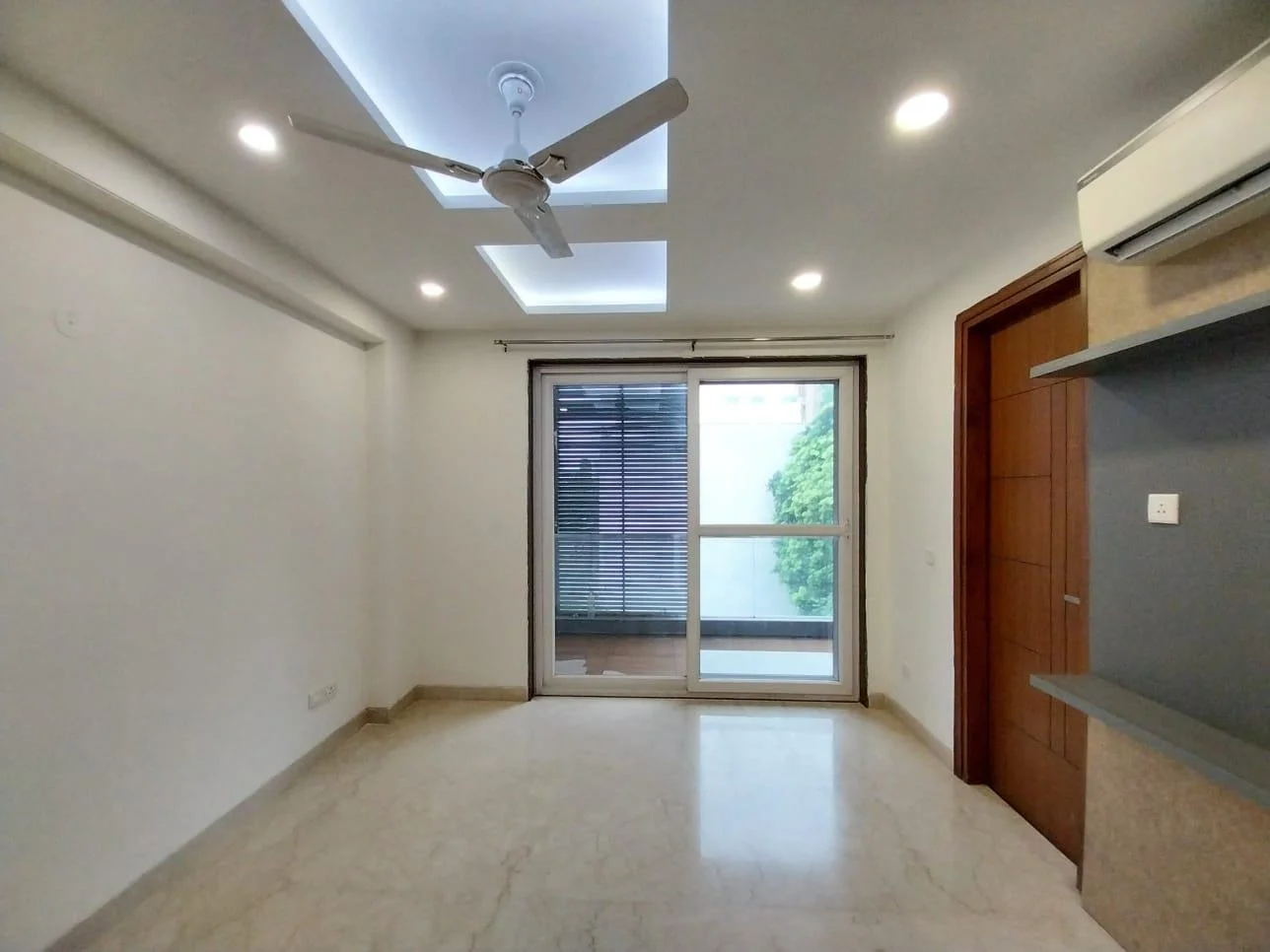 Luxurious 4 BHK Flat in Sushant Lok-2, Gurgaon – Prime Rent Deal (Image 2)